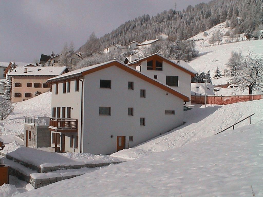 Chasa Mundin Apartment Scuol Cameră foto